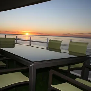 apartamento-en-primera-linea-beachfront-apartment.es-andalucia.com/